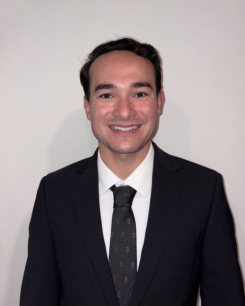 Portrait of Enrique José Navedo, founder and chief executive of Salud Borincana.